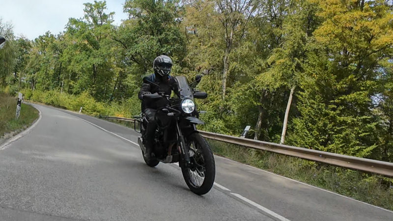 Handling der Royal Enfield Himalayan 450