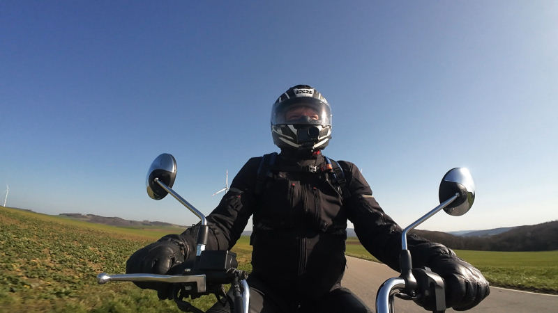 Während der Fahrt mit der Honda Dax