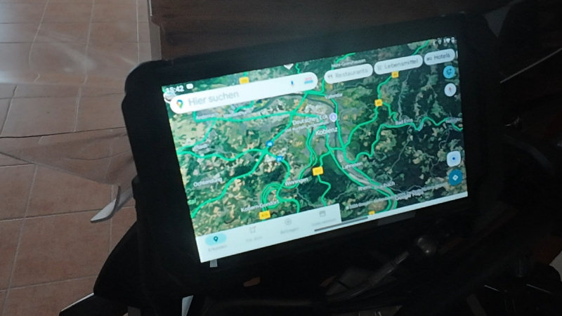 Tablet mit Google Maps