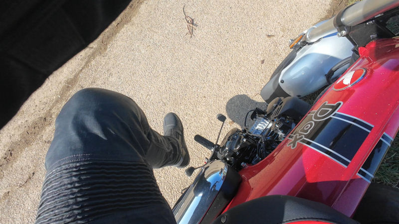 Gewöhnungsbedürftig: das Schalten mit der Honda Dax