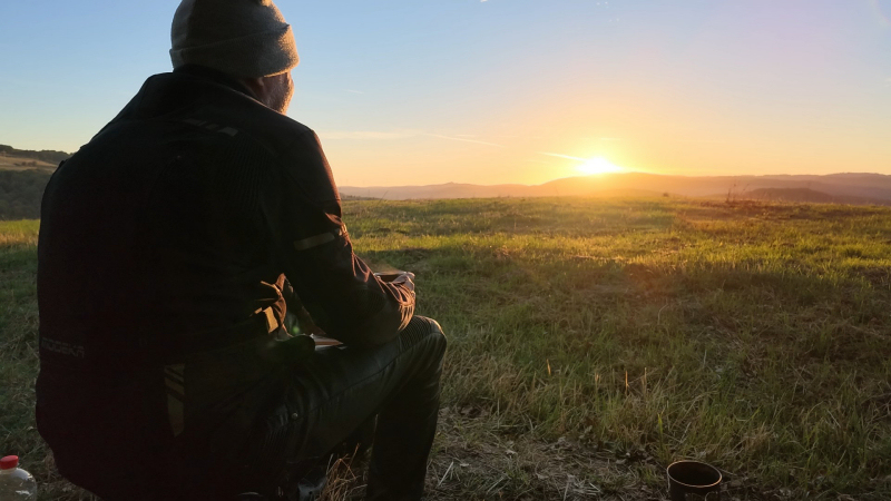 Wildcampen - Sonnenaufgang mit frischen Kaffee
