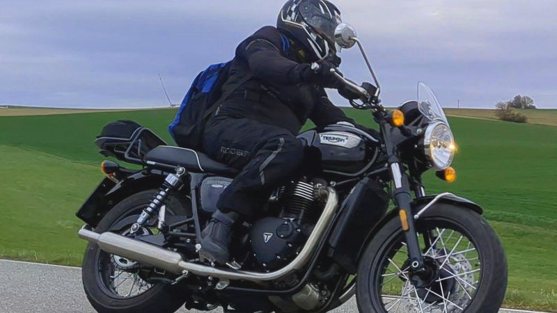 Kurvenfahrt mit der T100