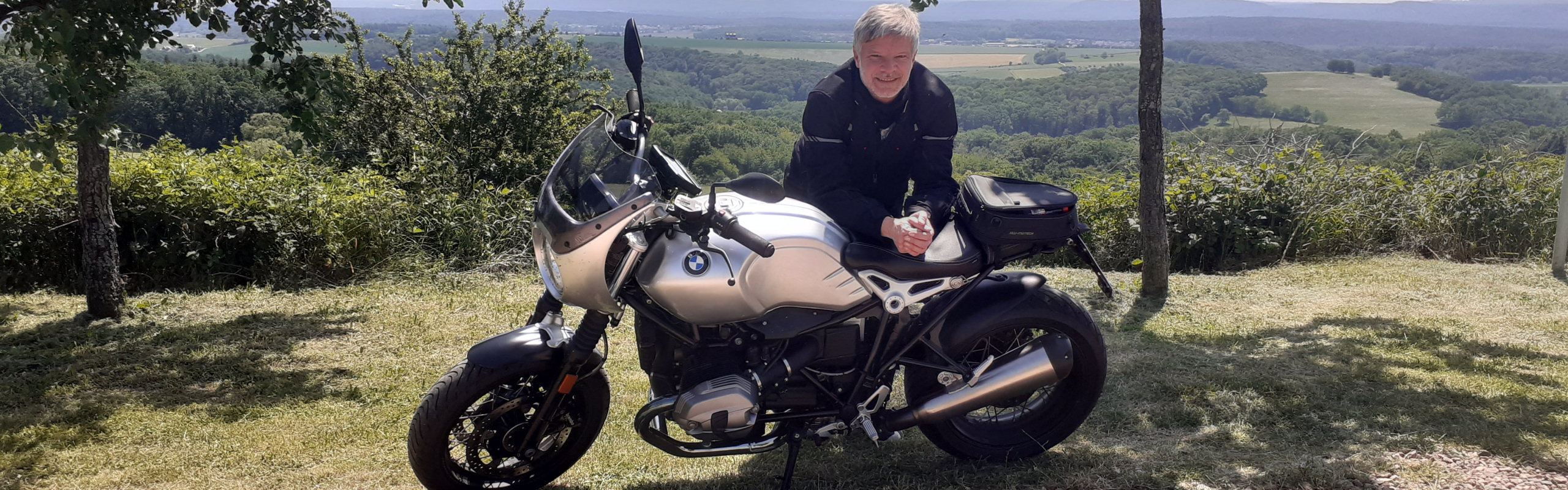 BMW rnine T mit Wunderlich Windschild